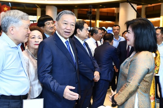 Đ/C TỔNG BÍ THƯ TÔ LÂM CÙNG ĐOÀN ĐẠI BIỂU LÃNH ĐẠO ĐẢNG, NHÀ NƯỚC THĂM GIAN HÀNG HANEL